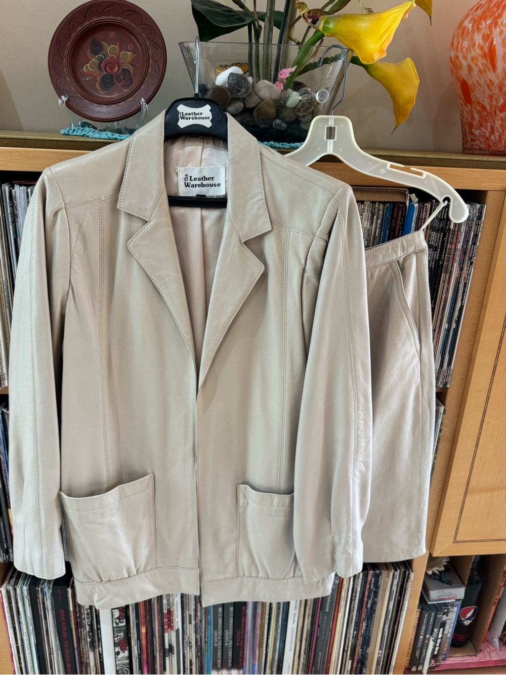 PRICE DROP: VTG NW/OT, lined Cream LEATHER JKT, 12, and SKIRT, 6